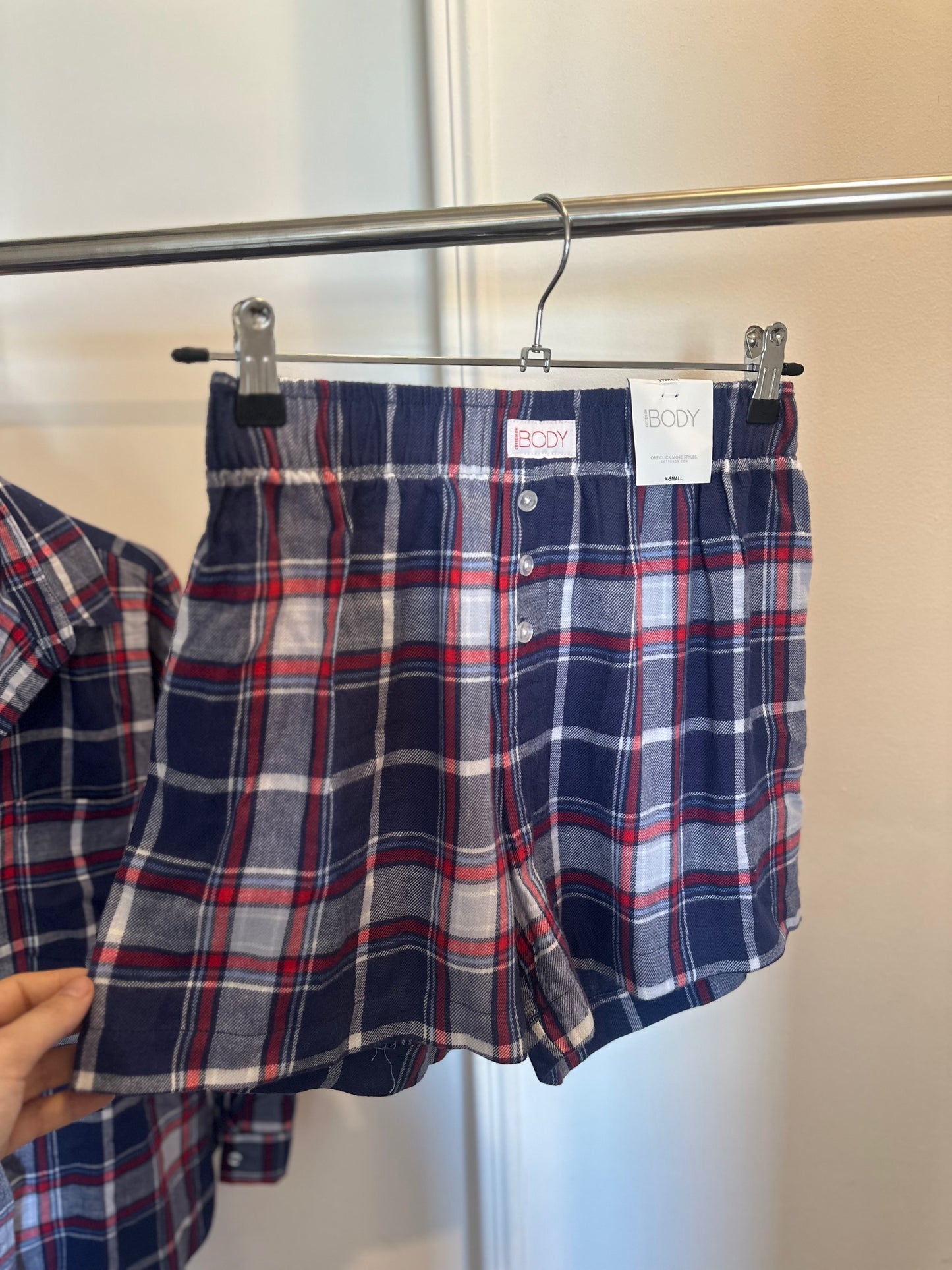 Cotton On flannel boyfriend pyjama short in navy and red check — XS