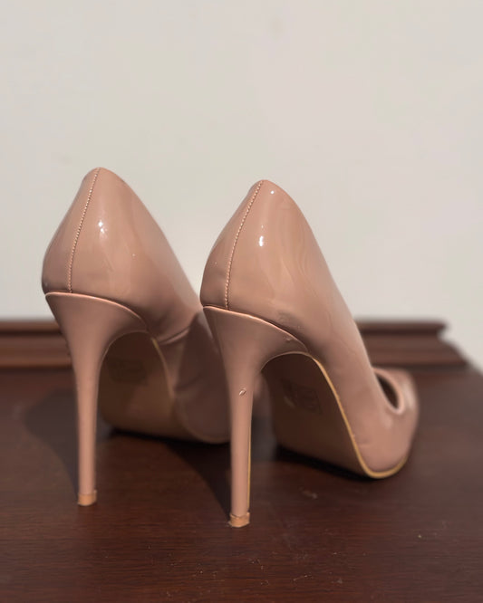 Missguided classic pointed stilettos in nude patent PU — Size 37