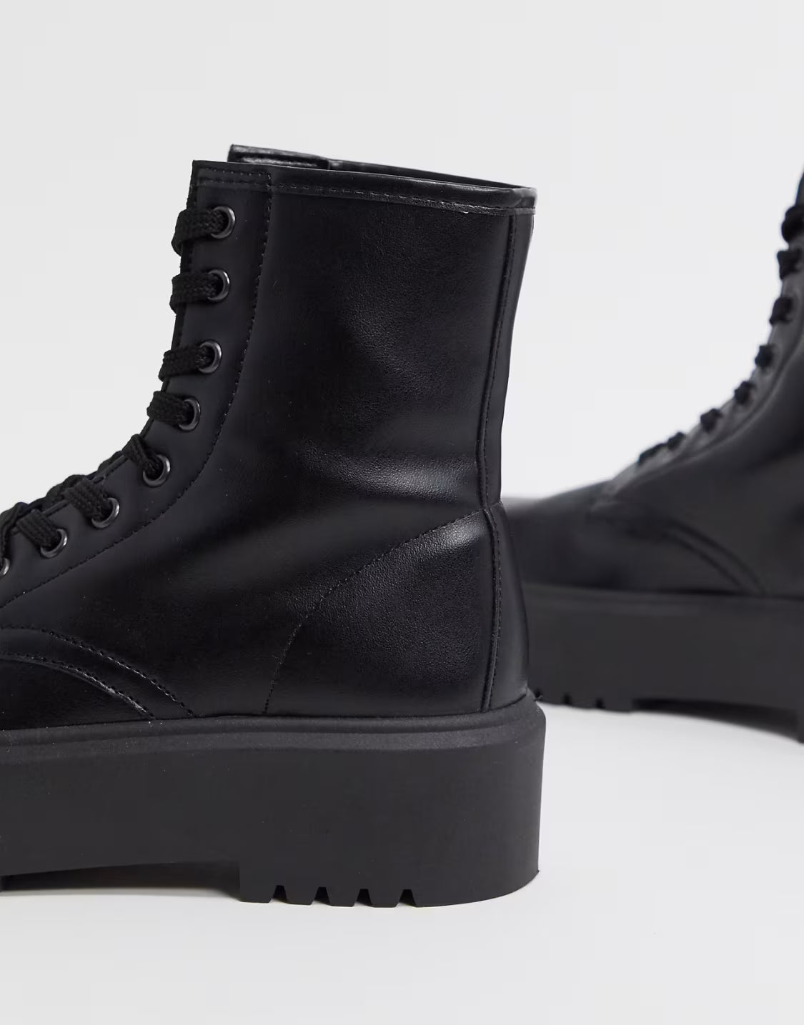 ASOS DESIGN Attitude 2 lace up chunky platform boots in black — Size 37