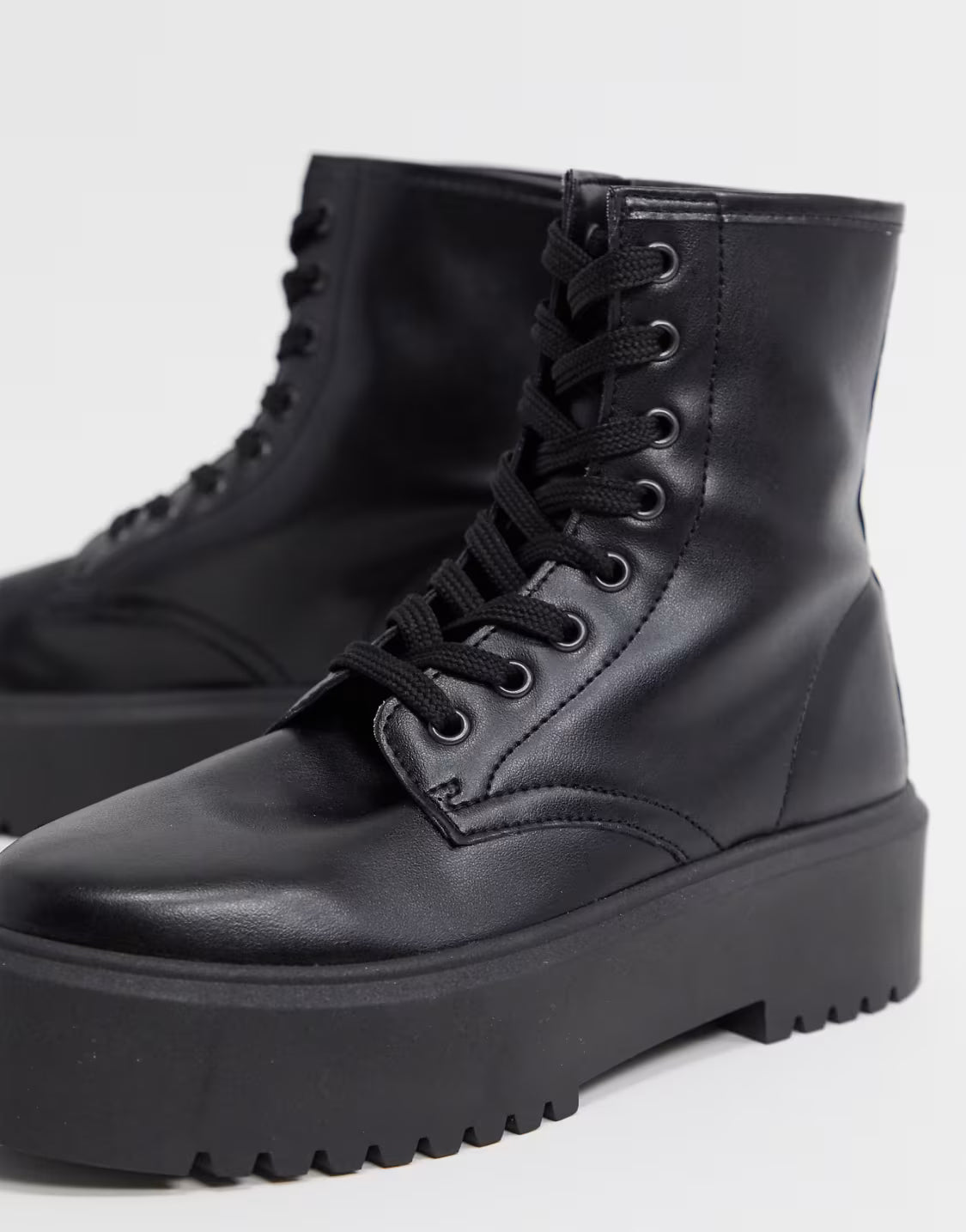 ASOS DESIGN Attitude 2 lace up chunky platform boots in black — Size 37