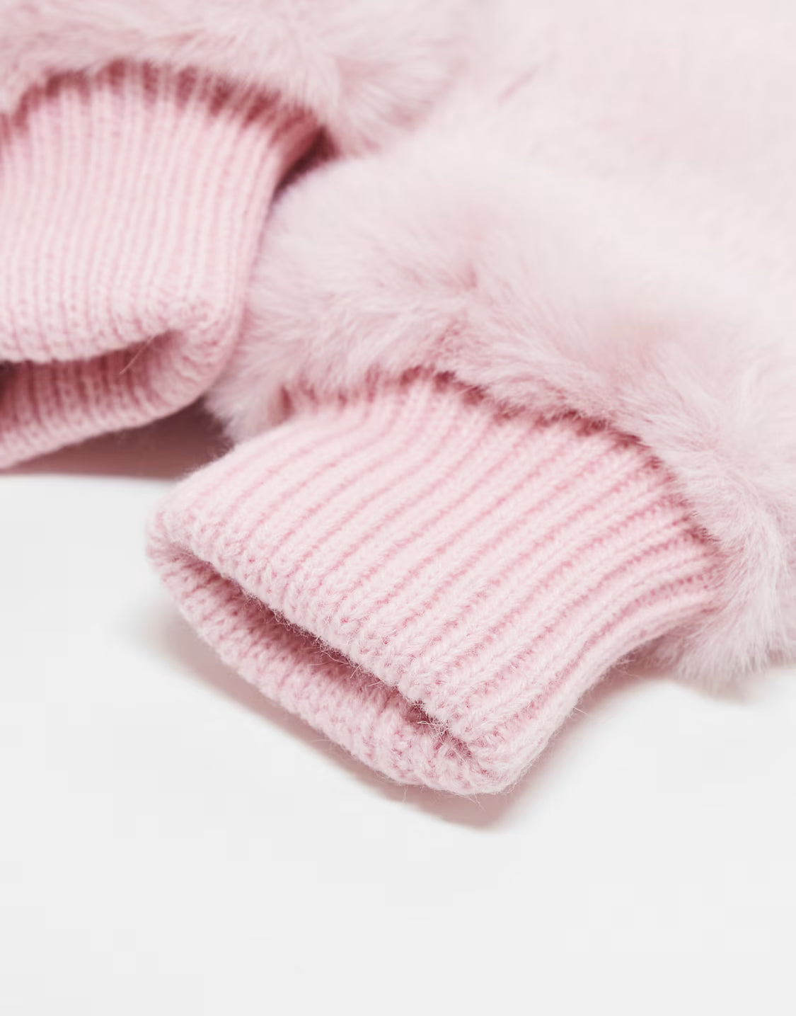 Reclaimed Vintage oversized mittens in baby pink — One-size