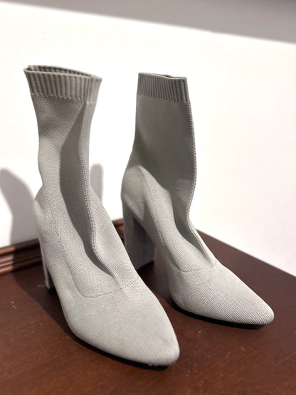 ASOS DESIGN block-heel ankle sock boots in grey — Size 37