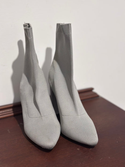 ASOS DESIGN block-heel ankle sock boots in grey — Size 37