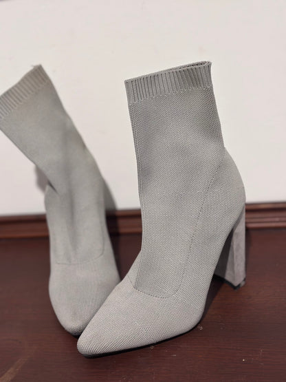 ASOS DESIGN block-heel ankle sock boots in grey — Size 37