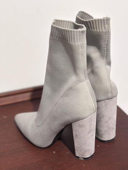 ASOS DESIGN block-heel ankle sock boots in grey — Size 37