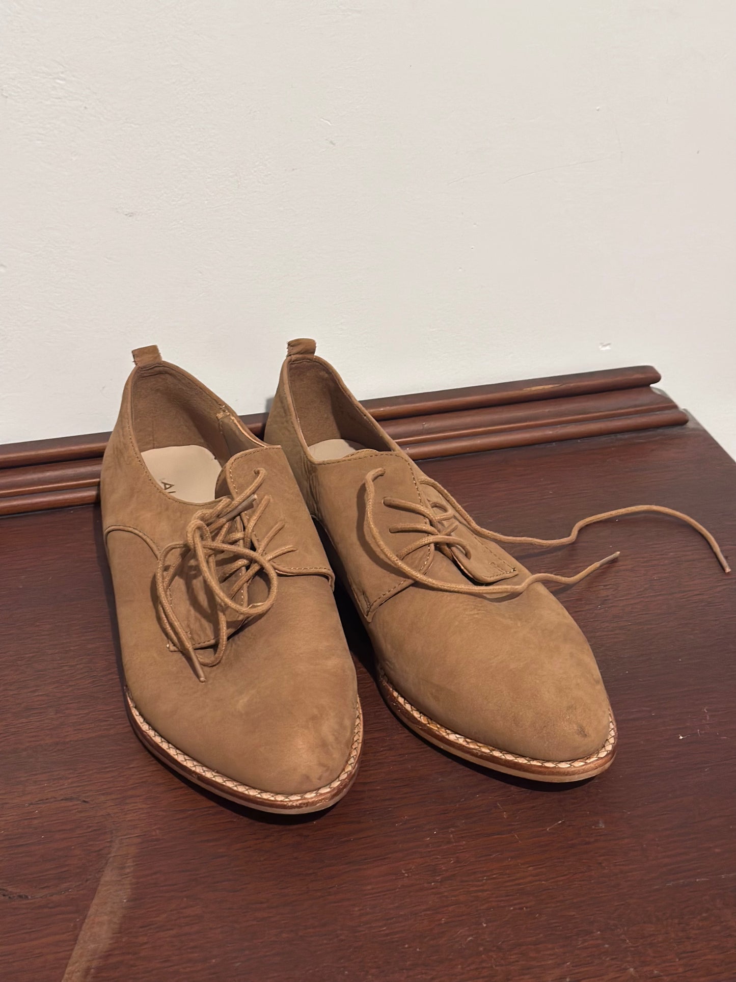 ALDO Italian leather lace-up Derby shoes in camel — Size 37