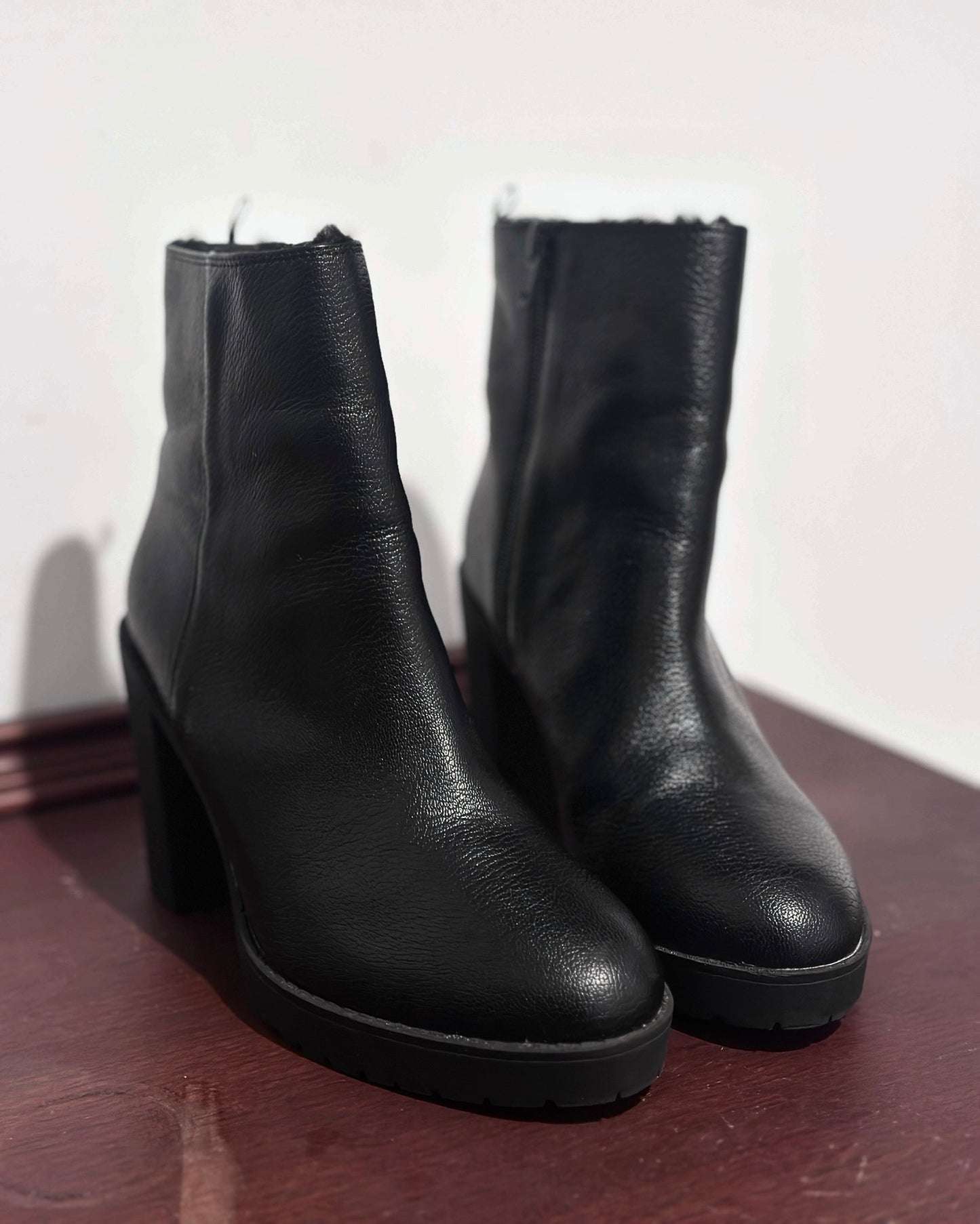 H&M block-heel ankle boots with faux fur lining in black — Size 37