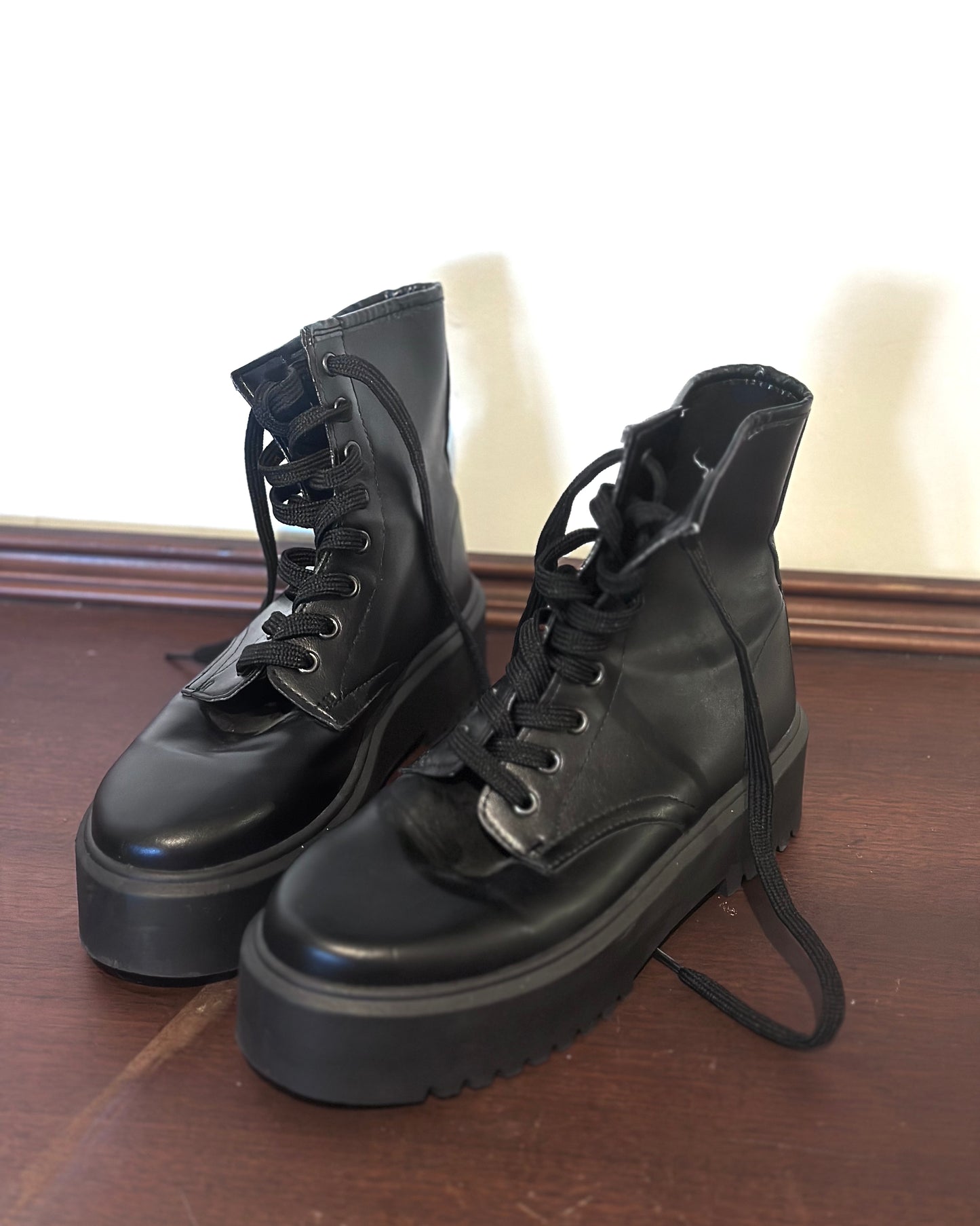 ASOS DESIGN Attitude 2 lace up chunky platform boots in black — Size 37