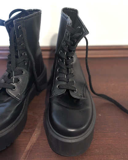 ASOS DESIGN Attitude 2 lace up chunky platform boots in black — Size 37