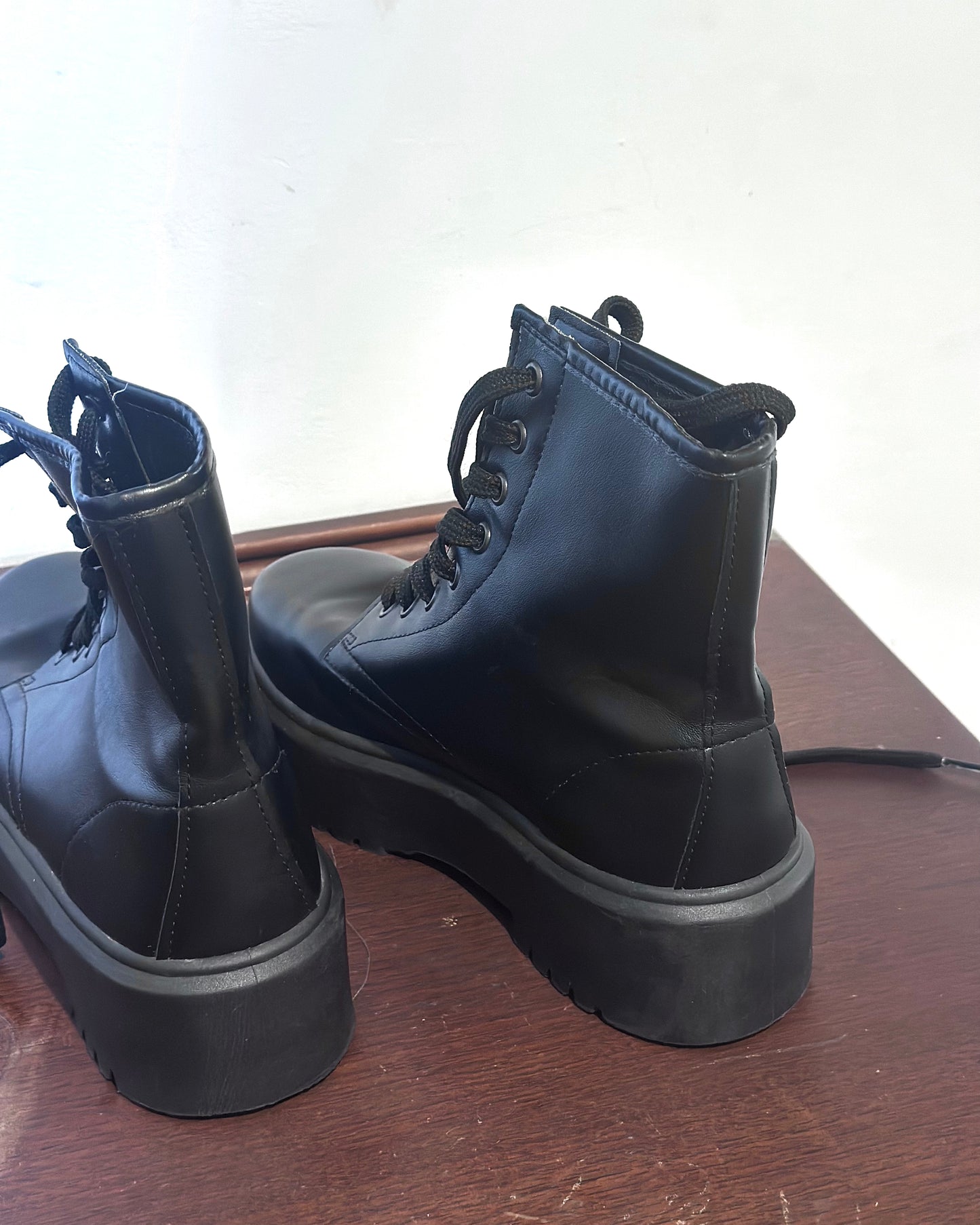 ASOS DESIGN Attitude 2 lace up chunky platform boots in black — Size 37