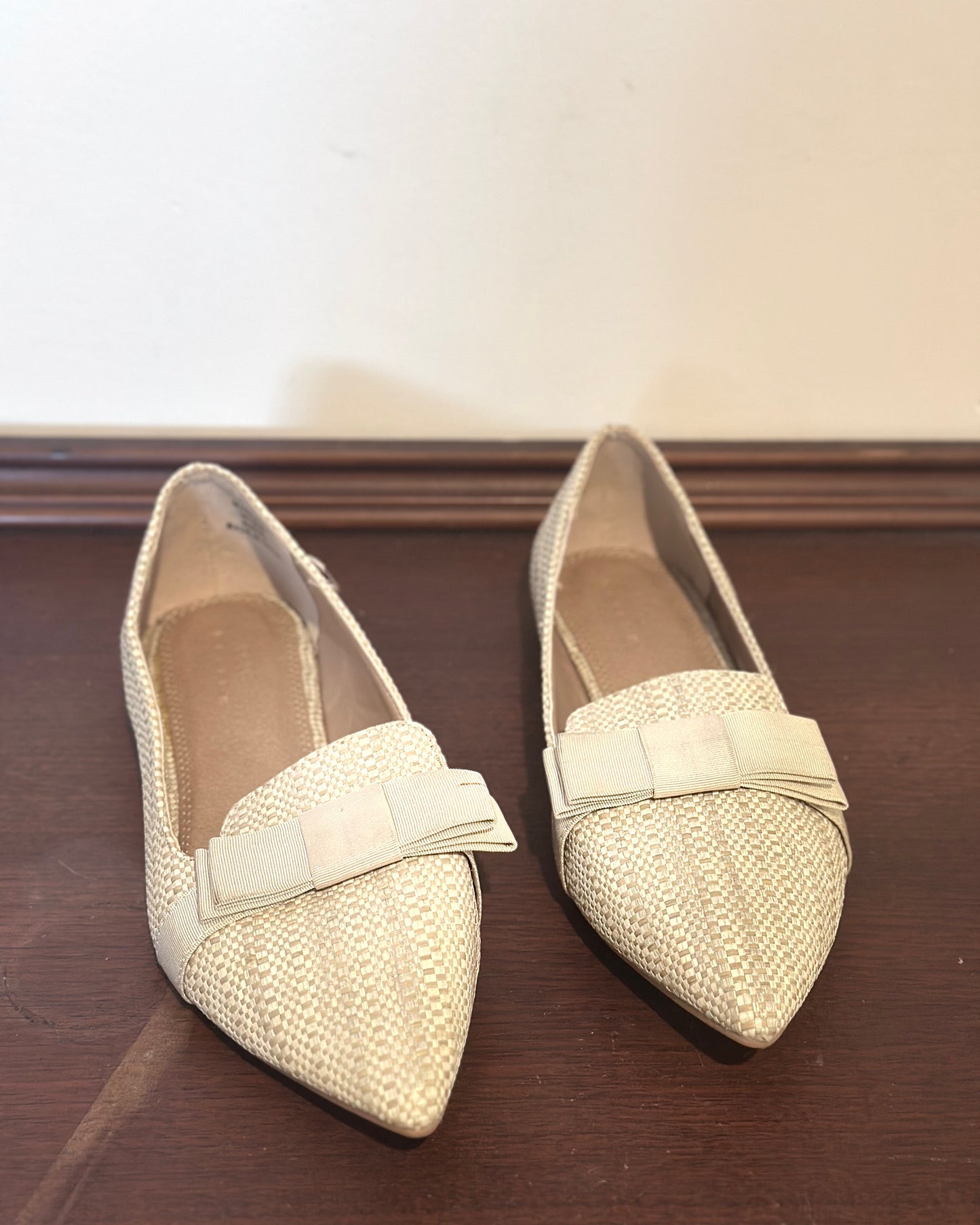 ASOS DESIGN bow detail woven pointed flats in beige — Size 38