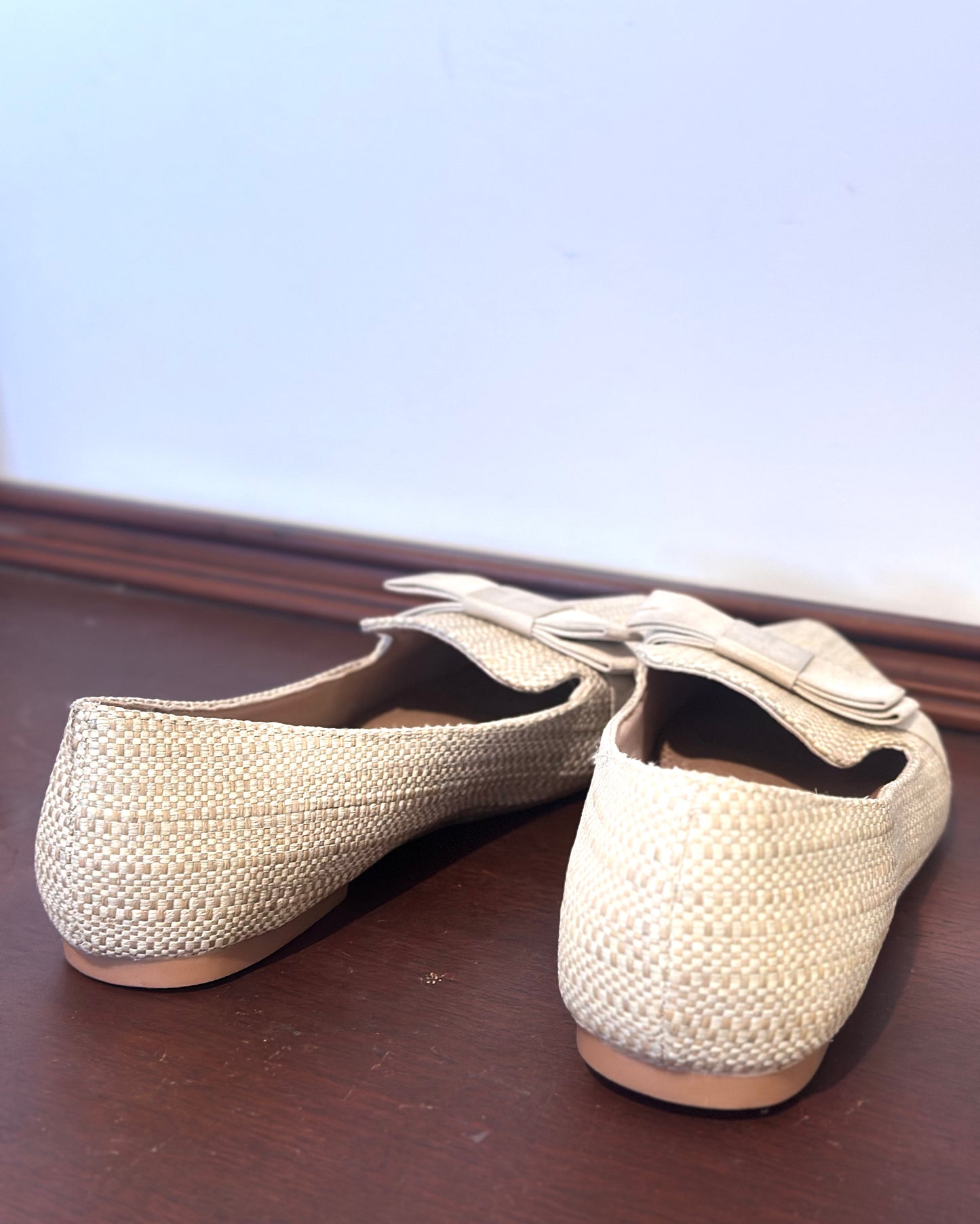 ASOS DESIGN bow detail woven pointed flats in beige — Size 38