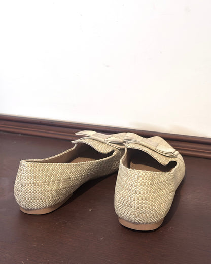 ASOS DESIGN bow detail woven pointed flats in beige — Size 38